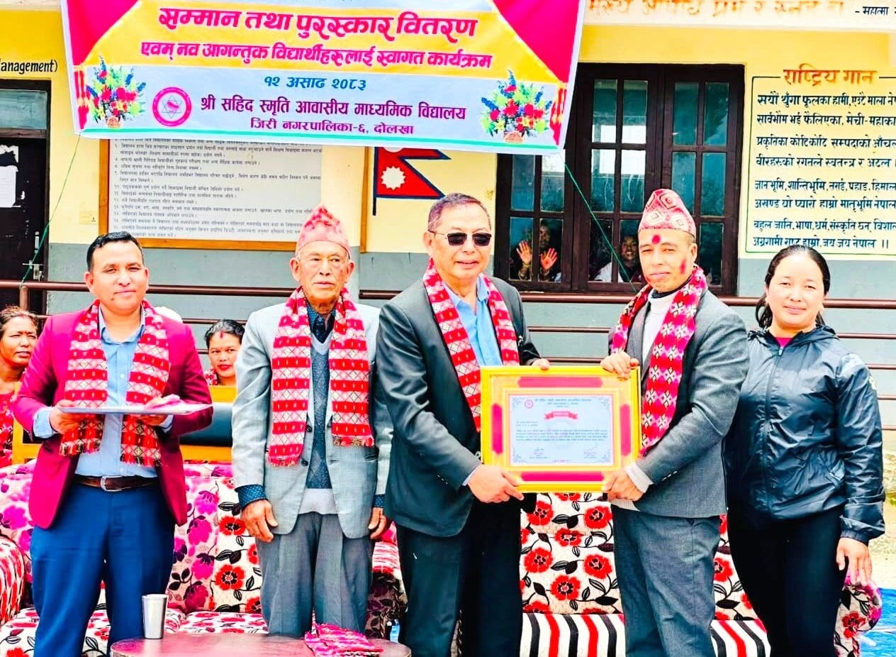 शहीद स्मृति माविका उत्कृष्ट नतिजा ल्याउने शिक्षकहरु सम्मानित