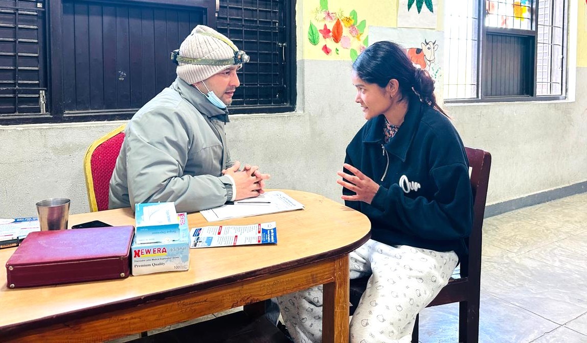 भीमेश्वर–५ स्वास्थ्य शिविरमा, पाँच सयभन्दा बढीले पाए उपचार