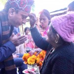 एमाले उम्मेदवारलाई वृद्धाको आशिर्वाद