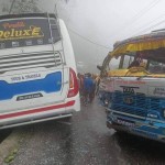 दोलखाको बोचमा यात्रु बाहक एक आपसमा ठोकिए