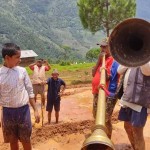 बेठी बाजाको संरक्षण गर्दै किसान इन्द्र प्रसाद                                           