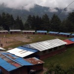 साक्षरता दिवस मनाईरहदा तीन बल्ट्याङ खाँदै विद्यालय पुग्छन विद्यार्थी