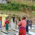 पहिरोबाट बिस्थापित परिवारलाई ५० बण्डल जस्तापाता सहयोग