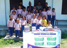 झ्याँकुका हरिसिद्ध प्राविलाई स्टेशनरी वितरण