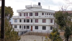 लगातार झरी र हावाहुरीले दोलखा उच्च जोखिममा, काठमाडौँ आवतजावत नगर्न आग्रह