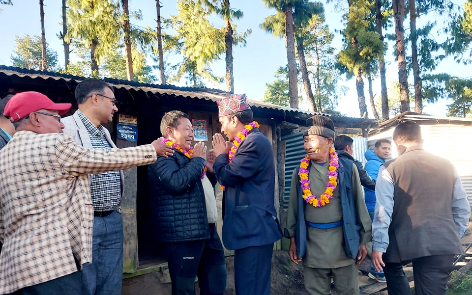 घरदैलो कार्यक्रममा व्यस्त छन् उम्मेद्धवारहरु