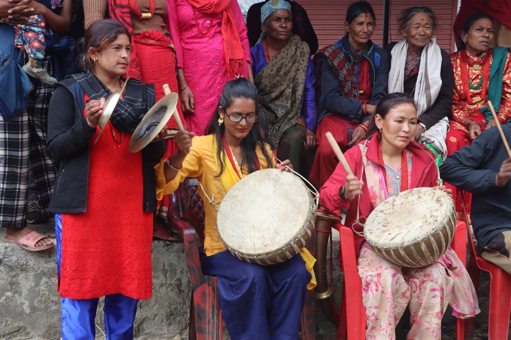 पञ्चेबाजामा रमाउदै महिलाहरु