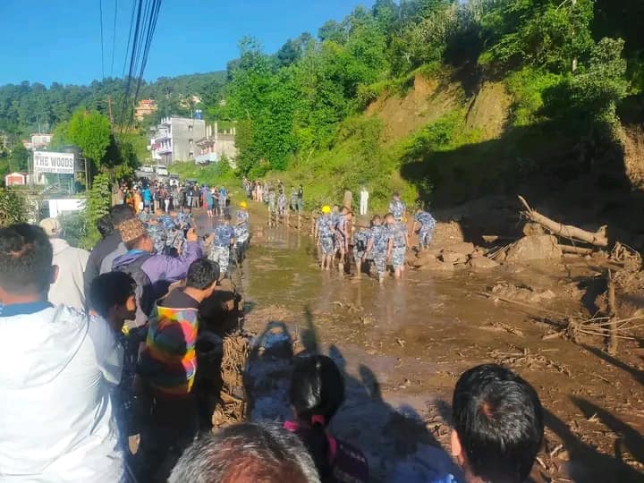 रिचार्ज पोखरी फुटेर मऱ्याङ खोलामा बाढी 