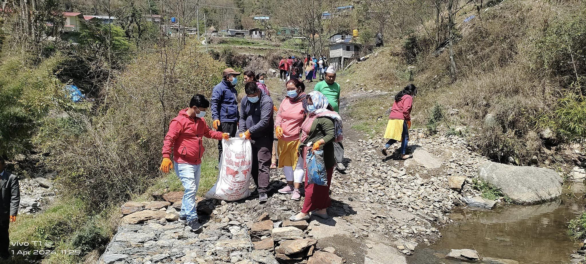 महोत्सवको अवसरमा जिरीमा सरसफाई 