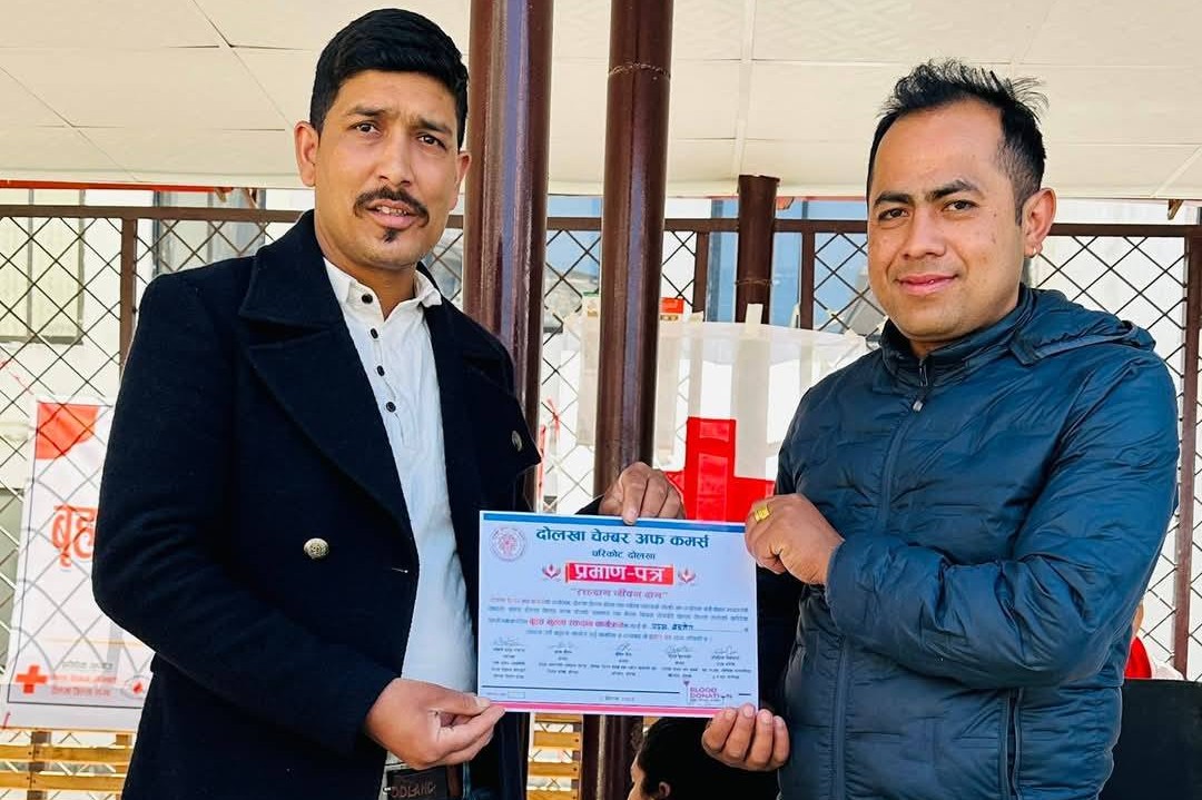 दोलखा चेम्बरको अगुवाइमा रक्तदान