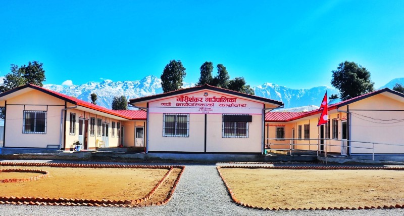 गौरीशंकरका बाढीपहिरो तथा हिमपहिरो पीडित परिवारलाई डेढ लाख राहत