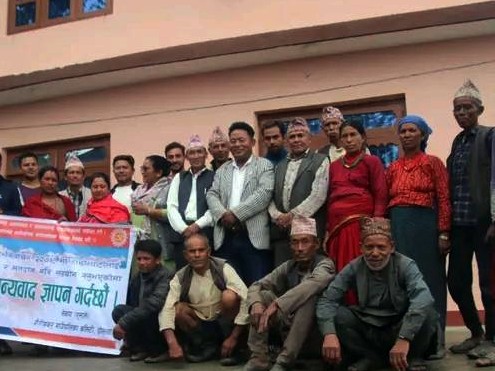 मतदातालाई धन्यवाद दिदैं पराजित उम्मेद्वार
