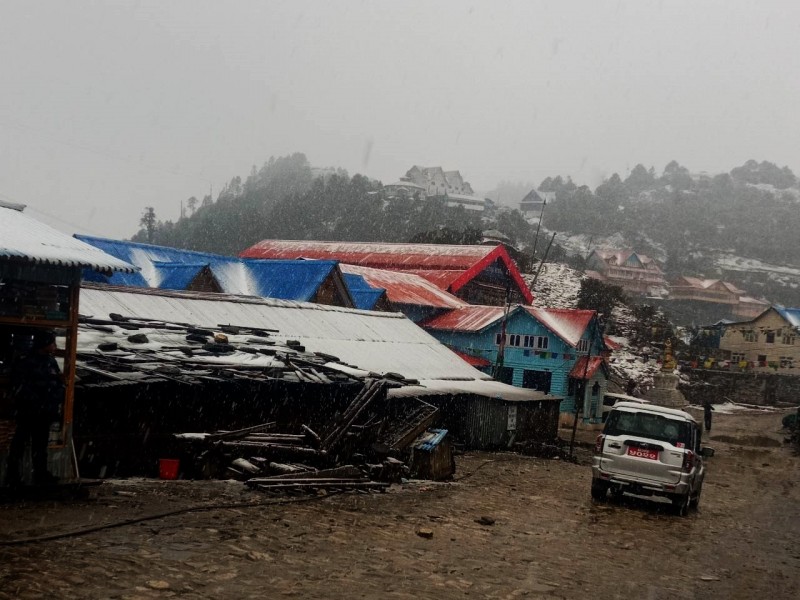 चैत्रमा पनि कालिञ्चोकमा हिमपात
