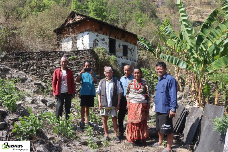 ४ घण्टा हिडेर भोट हाल्ने किर्से, पानी माग्दा नेताले बिर्से