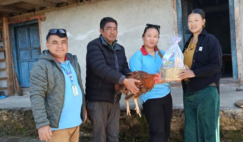 भालेसहित घर–घरमा सुत्केरी भेट्दै जनप्रतिनिधि