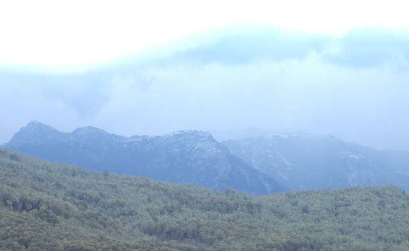 चैत्र अन्त्यमा कालिञ्चोकमा हिमपात, पर्यटक आगमन बढ्ने संकेत
