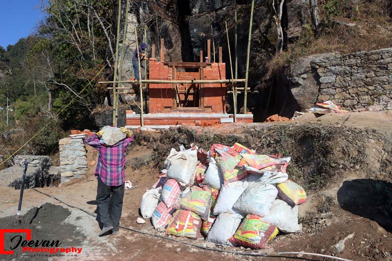 पैदलमार्ग निर्माण गर्दै तामाकोशी गाउँपालिका