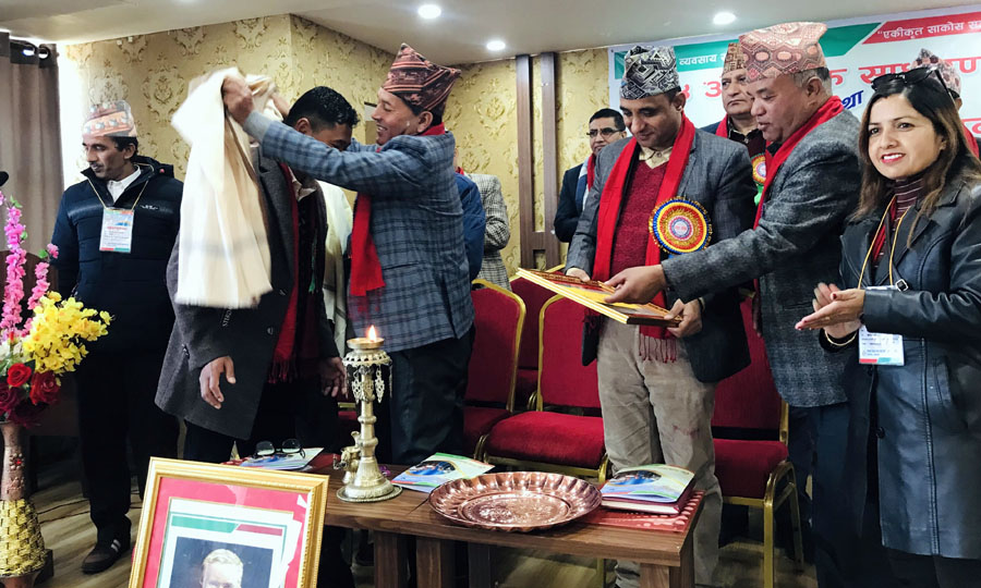 ई दैनिक खबरका प्रकाशक लामालाई पशुपति स्मृति सहकारीता पुरस्कार